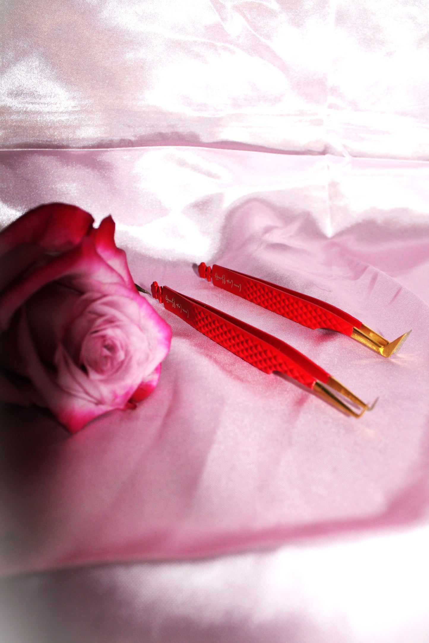 Rose Petal Volume Tweezers